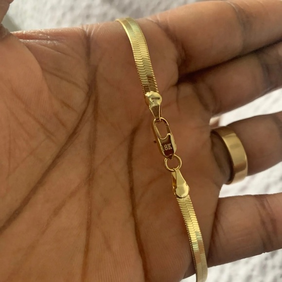 18K Gold Filled Minimalistic Chain Necklace - Picture 4 of 4